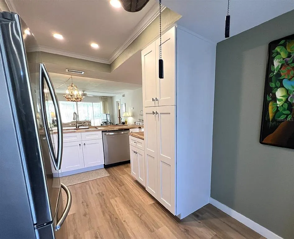 2 bed, 2.0 bath, 1127 sqft, $4,400 — Photo 3
