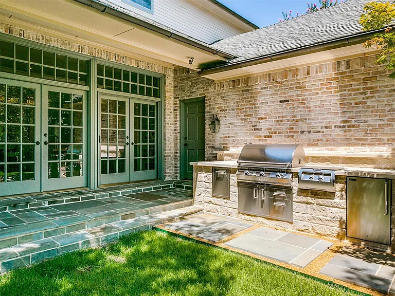 3909 Greenbrier Dr — Photo 33