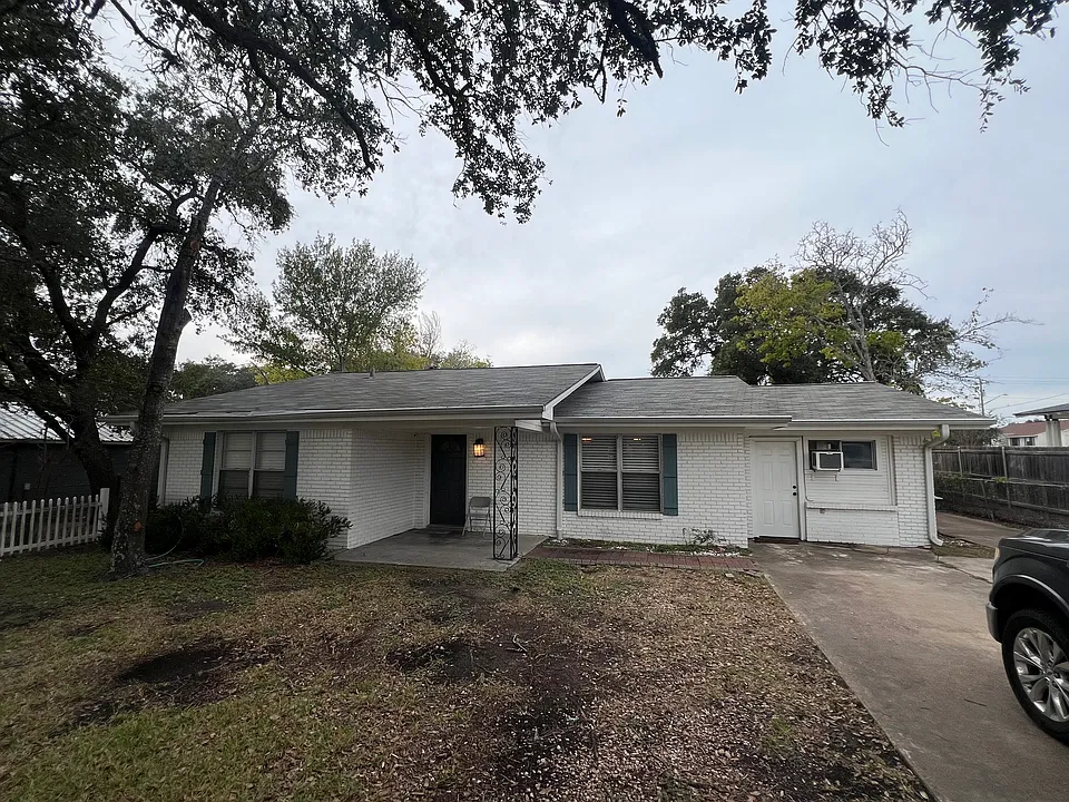 401 Walton Dr
