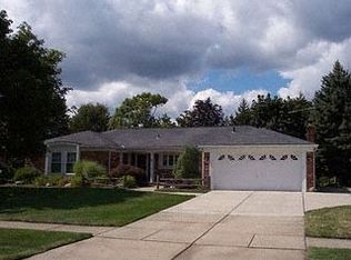 5283 Winchester Dr, Troy, MI