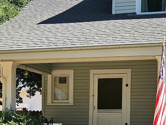 2nd image of 622 Oak St