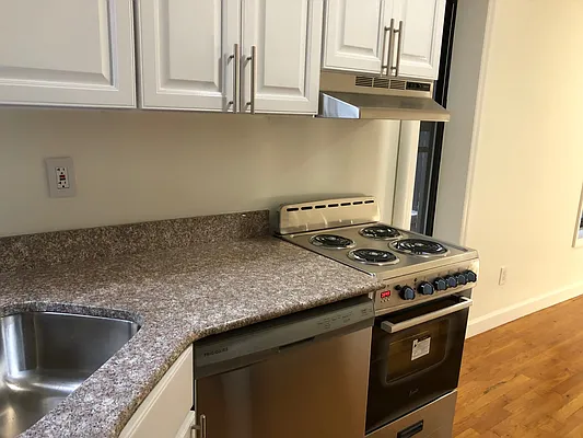 Rented by Skyline Realty LLC II | media 5