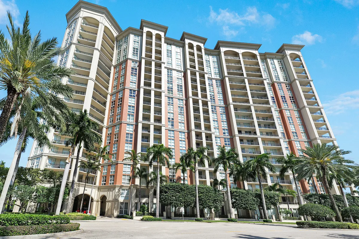 Building Photo - 550 Okeechobee Blvd #622