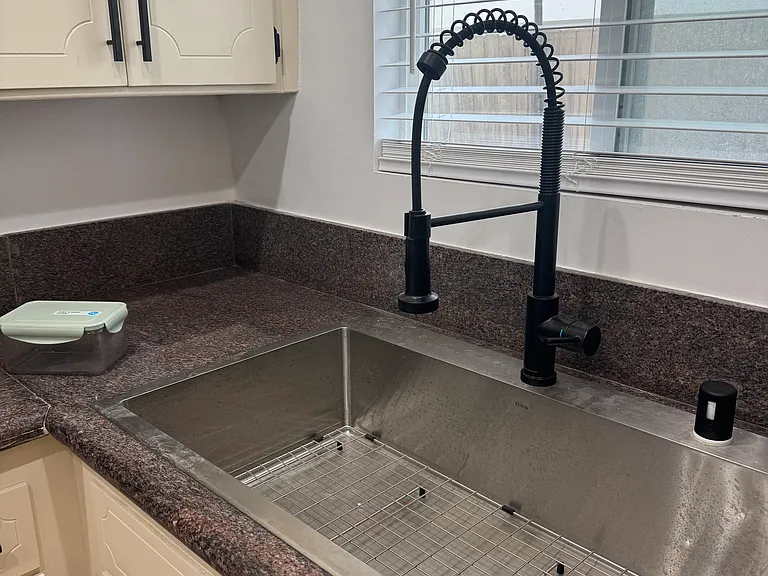 1042 S Shenandoah St #102 — Photo 11