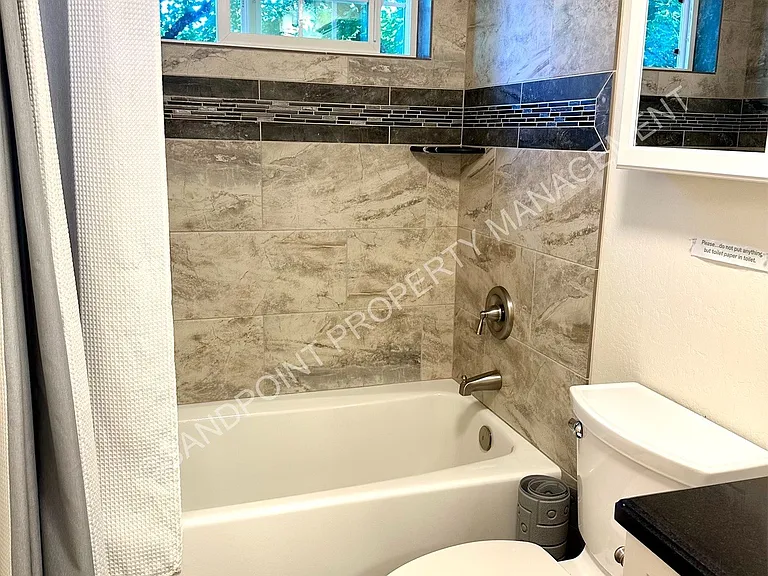 612 Poplar St #1 — Photo 19