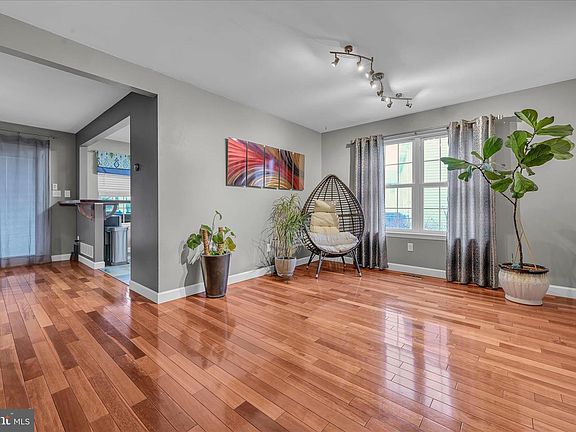 4th image of 247 Bainbridge Cir