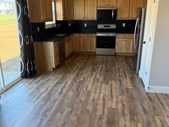 2nd image of 28721 Woodland Dr