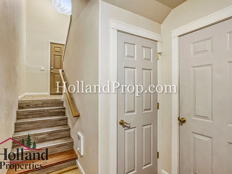 248 NW Prescott Pl — Photo 4