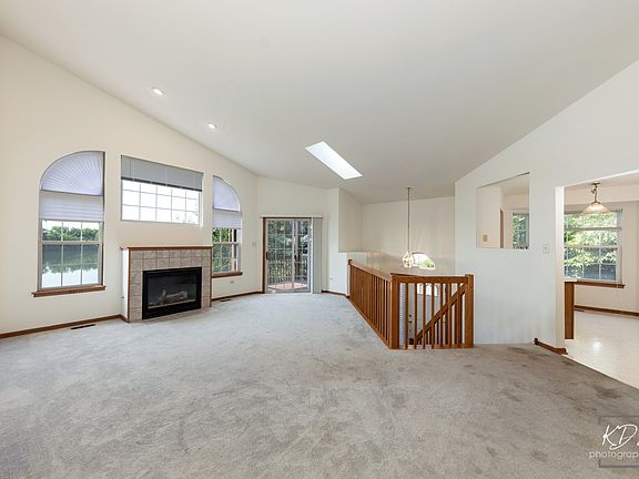 3rd image of 14017 S Cambridge Cir
