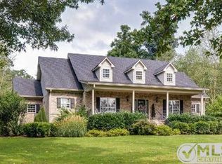 208 Eastside Rd, Burns, TN 37029