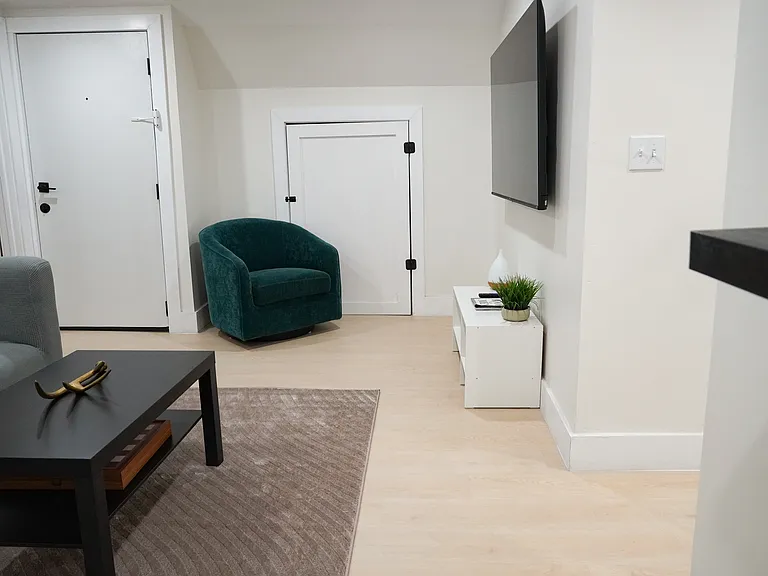 466 Avon Ave #3 — Photo 10