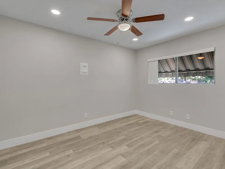 4500 N Lakewood Blvd — Photo 21