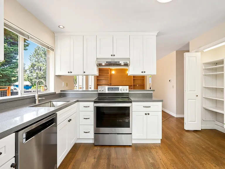 2535 Jones Ave NE — Photo 18