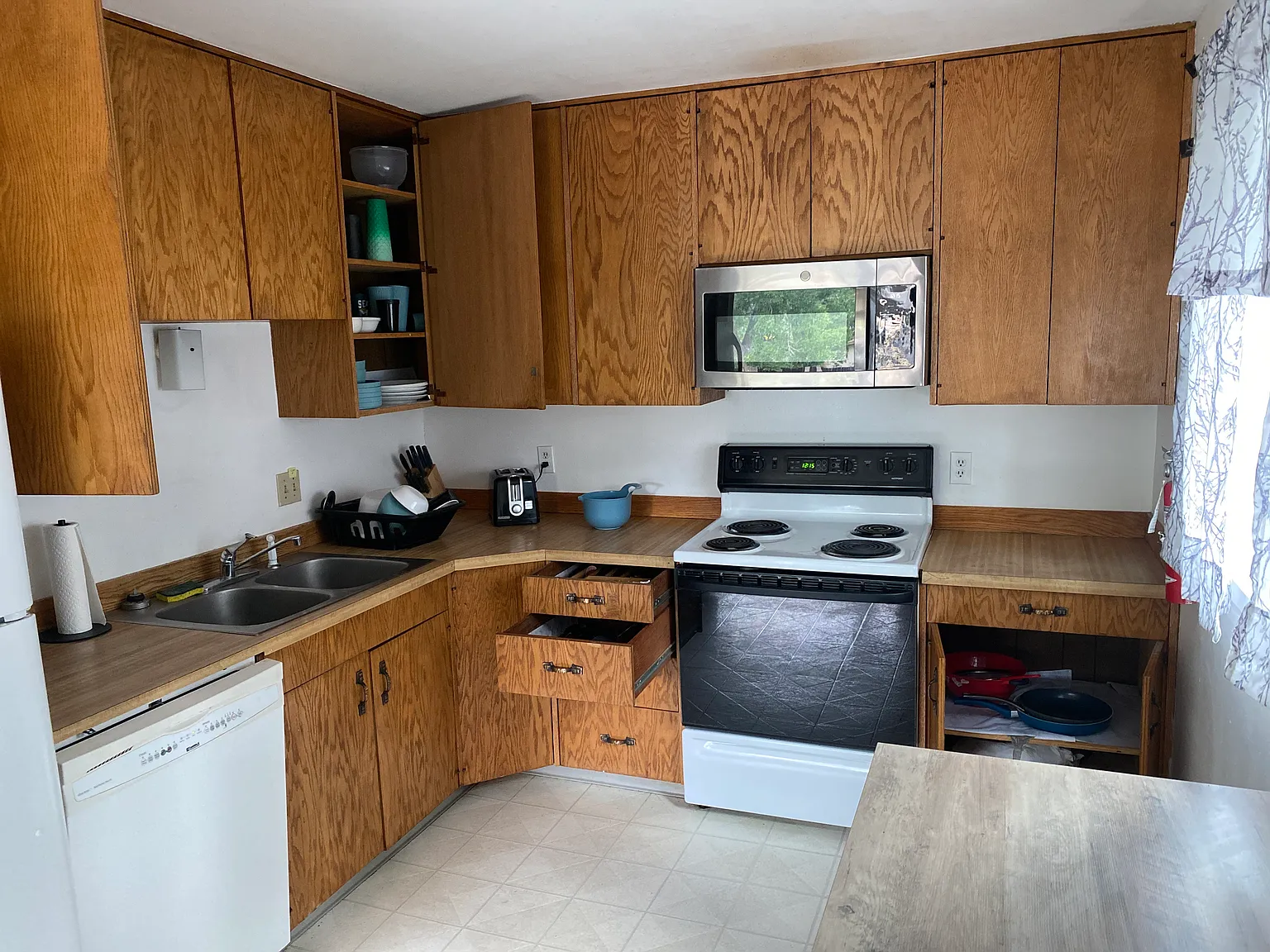 2 bed, 850 sqft, $1,325 — Photo 4