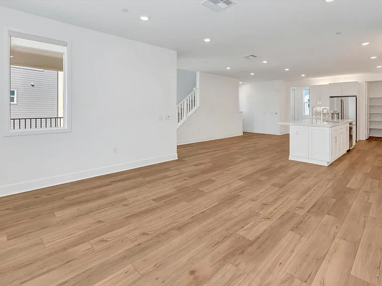 904 Chinon — Photo 3
