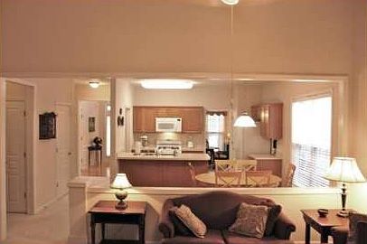 4th image of 121 Churchcliff Dr