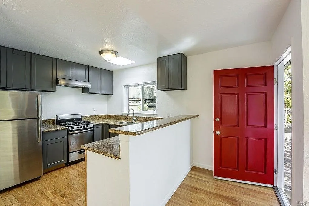 1385 1/2 Sir Francis Drake Blvd, Unit 1 — Photo 2
