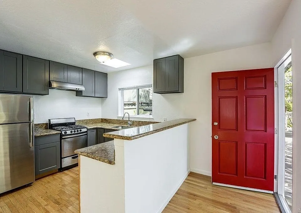 Kitchen - Entry
