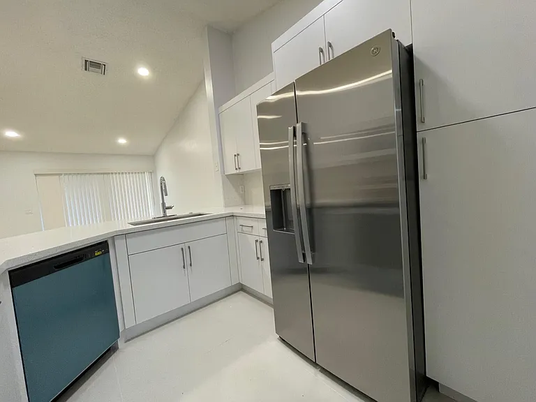1630 Zenith Way #1630 — Photo 13
