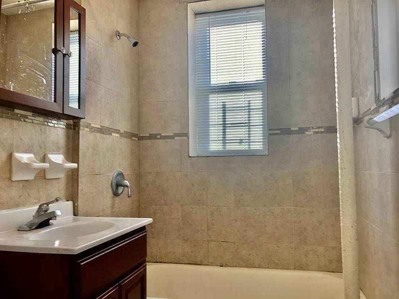2nd image of 485 Garfield Ave APT 4