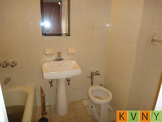 Rented by KVNY Soho | media 17