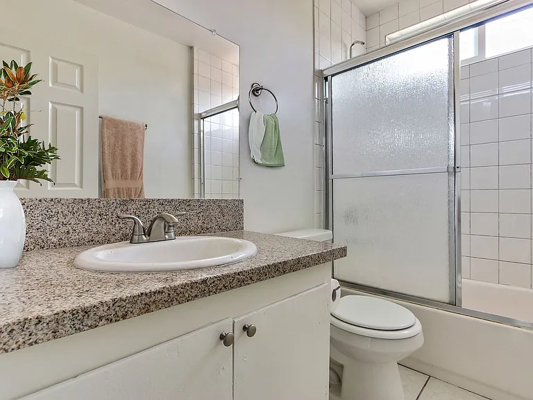 Woodman Apartments — Photo 46