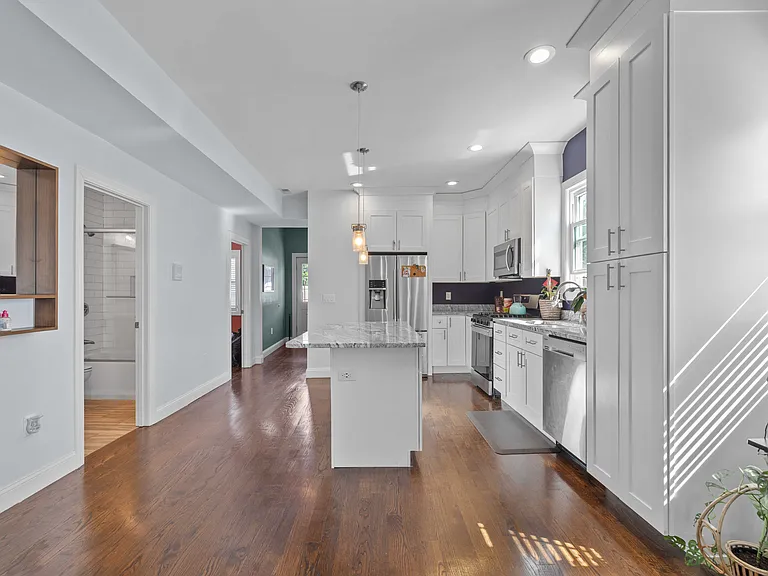 74 Kingsdale St #3 — Photo 4