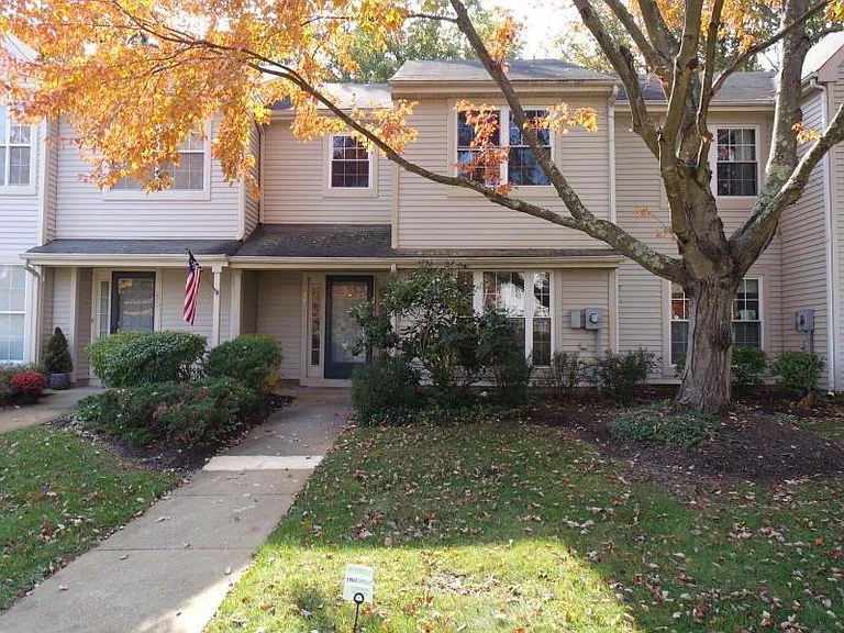 241 Larchwood Ct — Photo 19