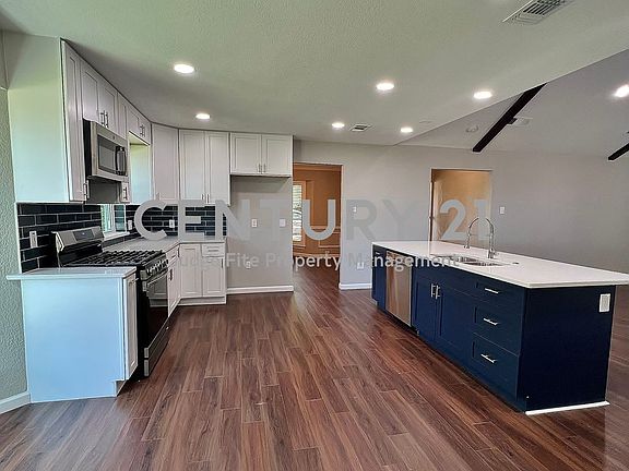 4th image of 1000 Hampshire Ln