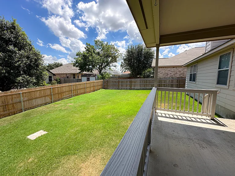2033 Dove Crossing Dr — Photo 18
