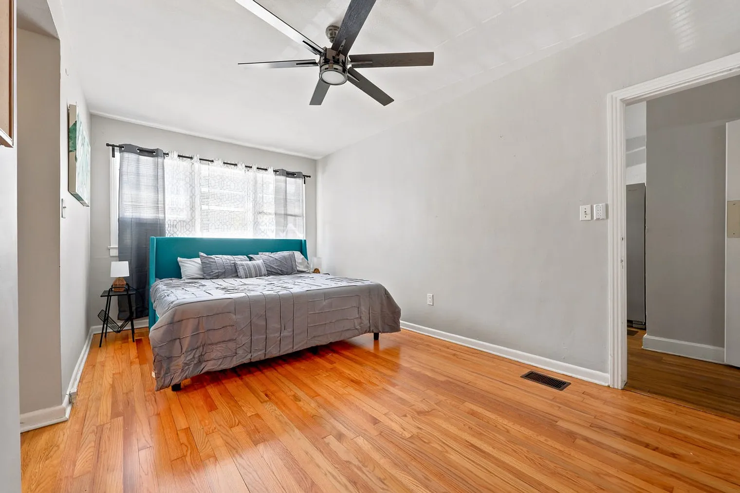 4 bed, 3.0 bath, 2152 sqft, $10,356 — Photo 4