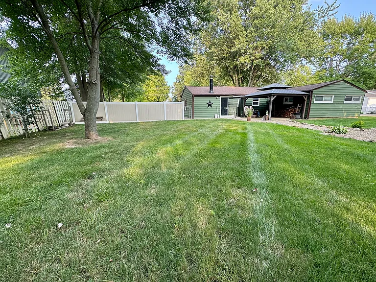 12755 Vincent Dr — Photo 20