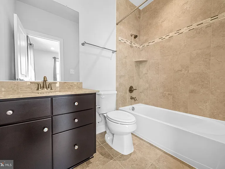 1121 S Lincoln St — Photo 47