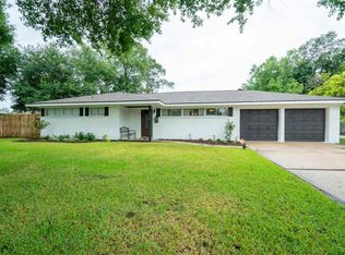 370 Dixie Dr, Bridge City, TX 77611