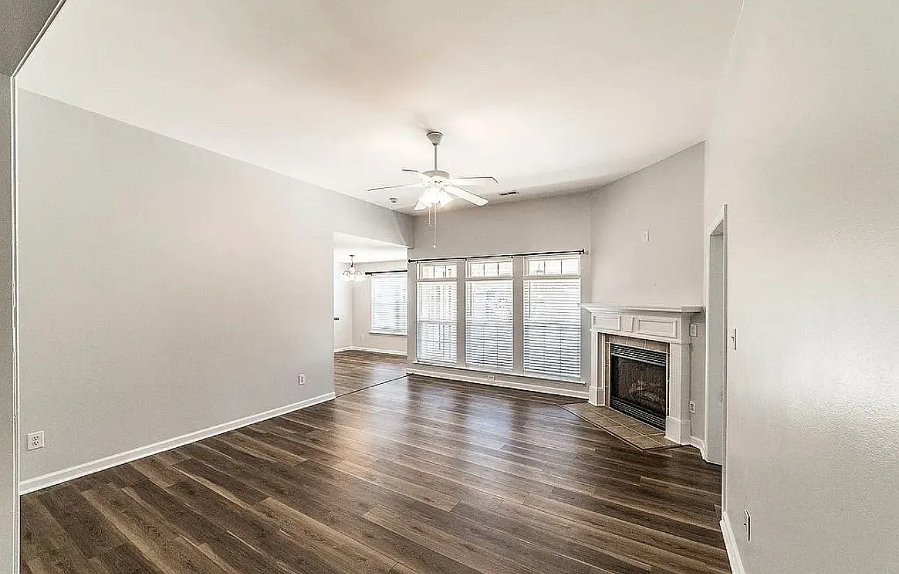 223 Silver Breeze Ct — Photo 3