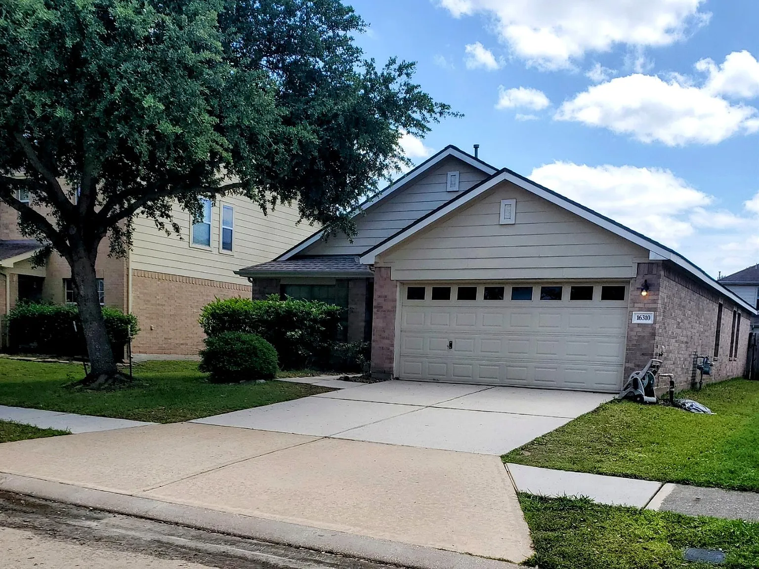 3 bed, 2.0 bath, 1691 sqft, $2,099 — Photo 1