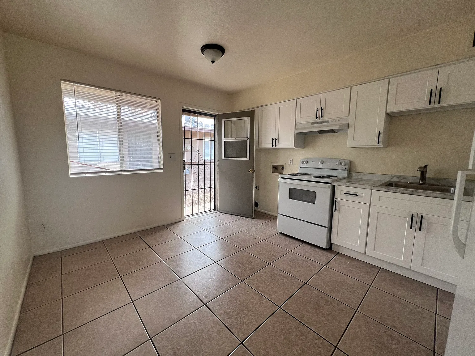 2 bed, 814 sqft, $1,100 — Photo 4