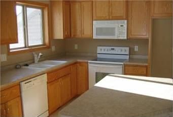 4th image of 924 Pleasant Ave