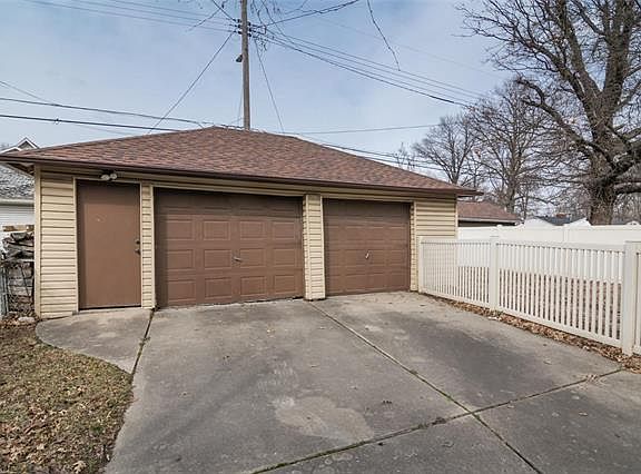 3rd image of 2559 Delmar Ave