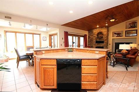 Island Counter w/ 6 seats