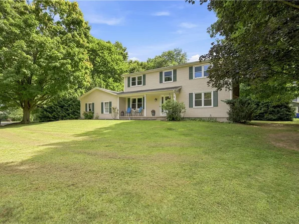 1107 Nestwood Ln, Webster, NY 14580
