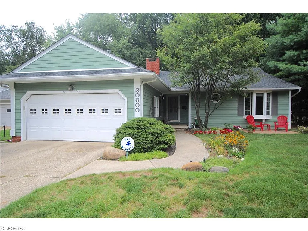 30600 Manhasset Dr photo 1