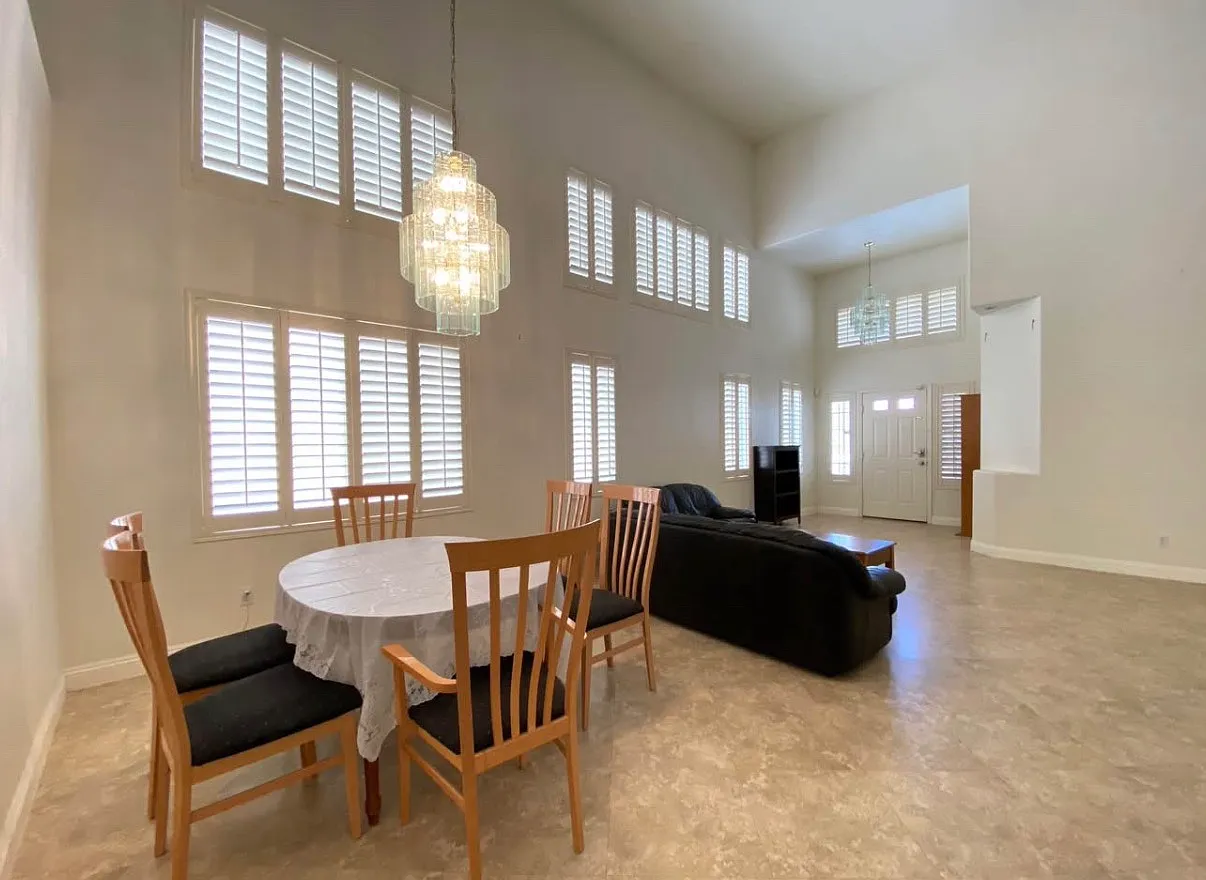6 bed, 3064 sqft, $680 — Photo 3