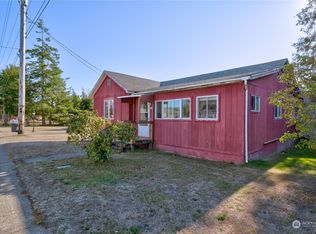 817 State Route 101, Chinook, WA 98614