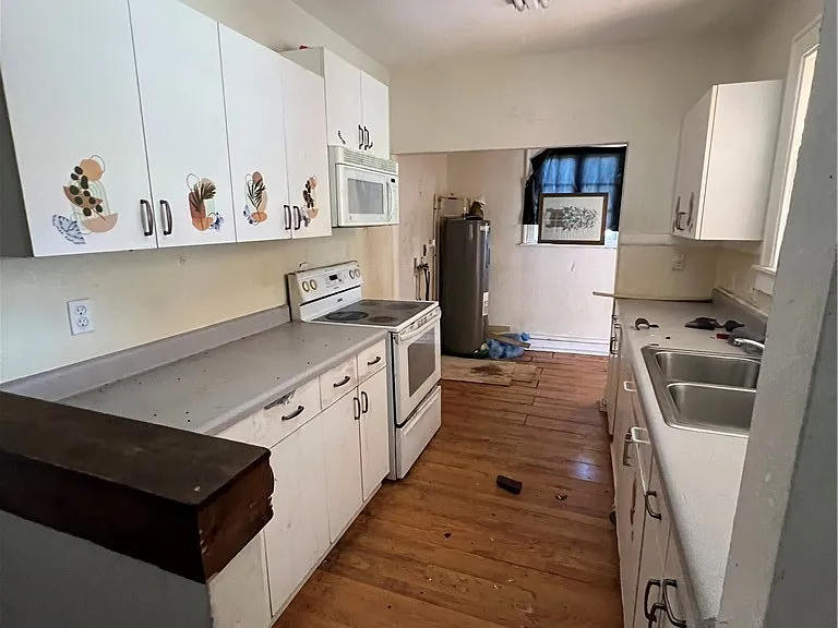 3835 Lake St — Photo 2