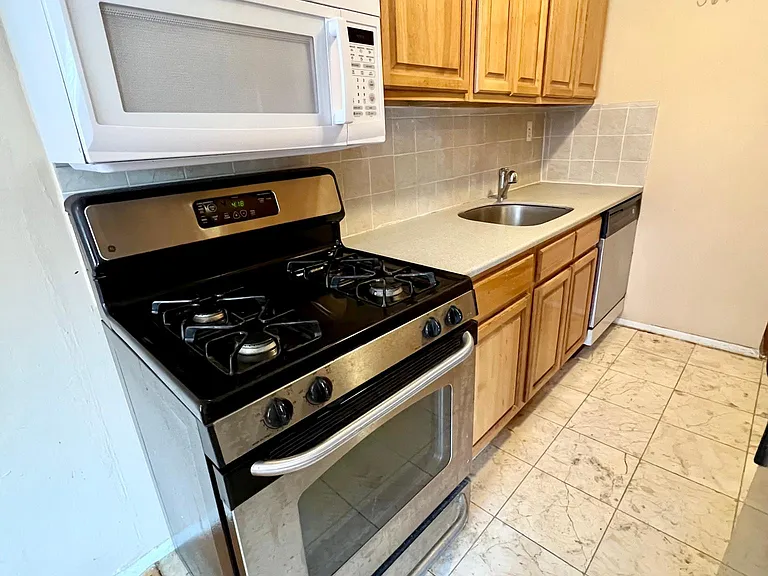 4430 Douglaston Pkwy #3K — Photo 12