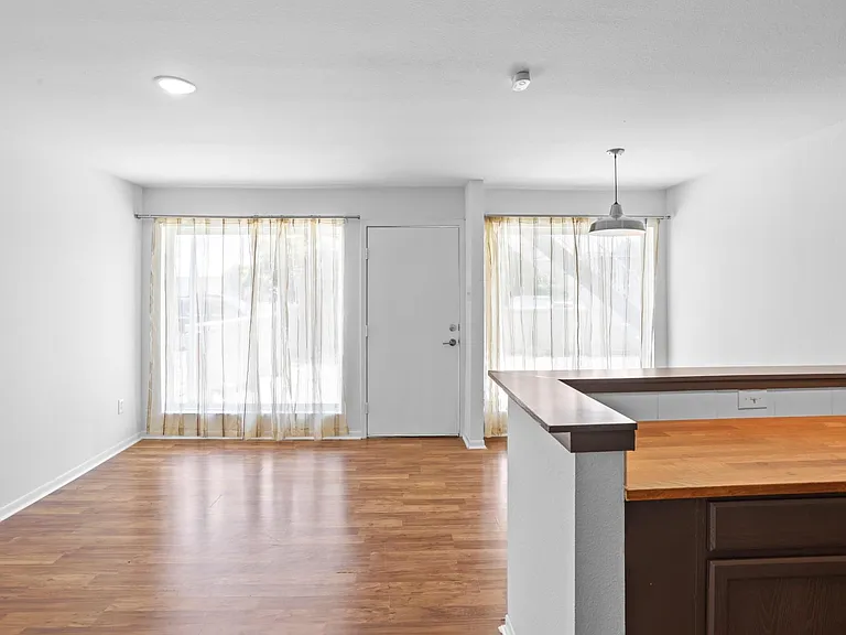 1408 Hughes St #15 — Photo 13