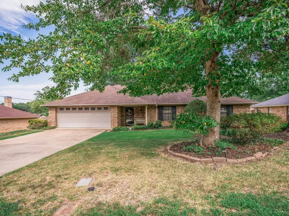 2904 Crossroads Dr, Longview, TX 75605