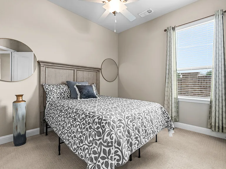 3404 Begonia Ln — Photo 5