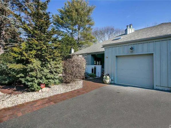54 Rockledge Path, Port Jefferson, NY 11777